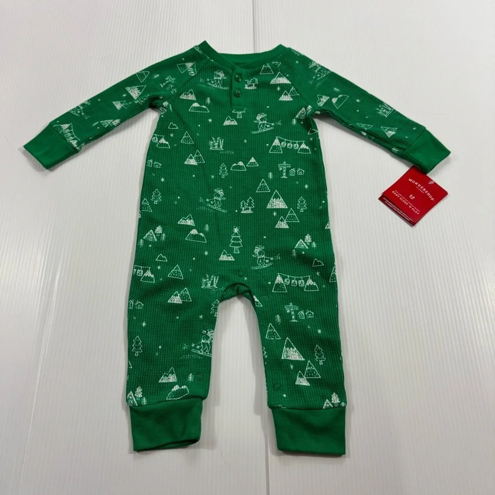 547. NWT Wondershop Green Kids One Piece Footie (6-9 months)